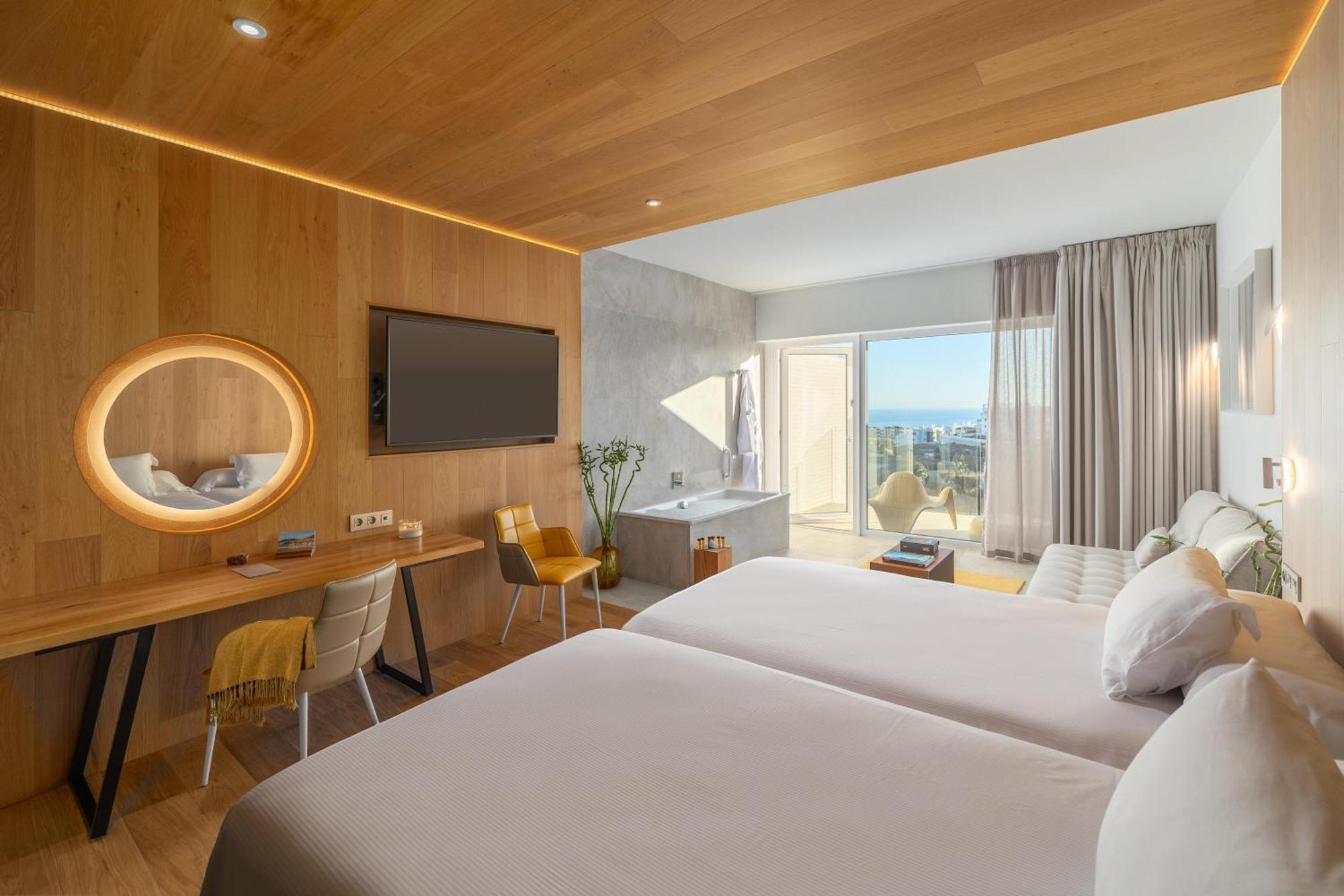 Twin Leiro Suite Sea View
