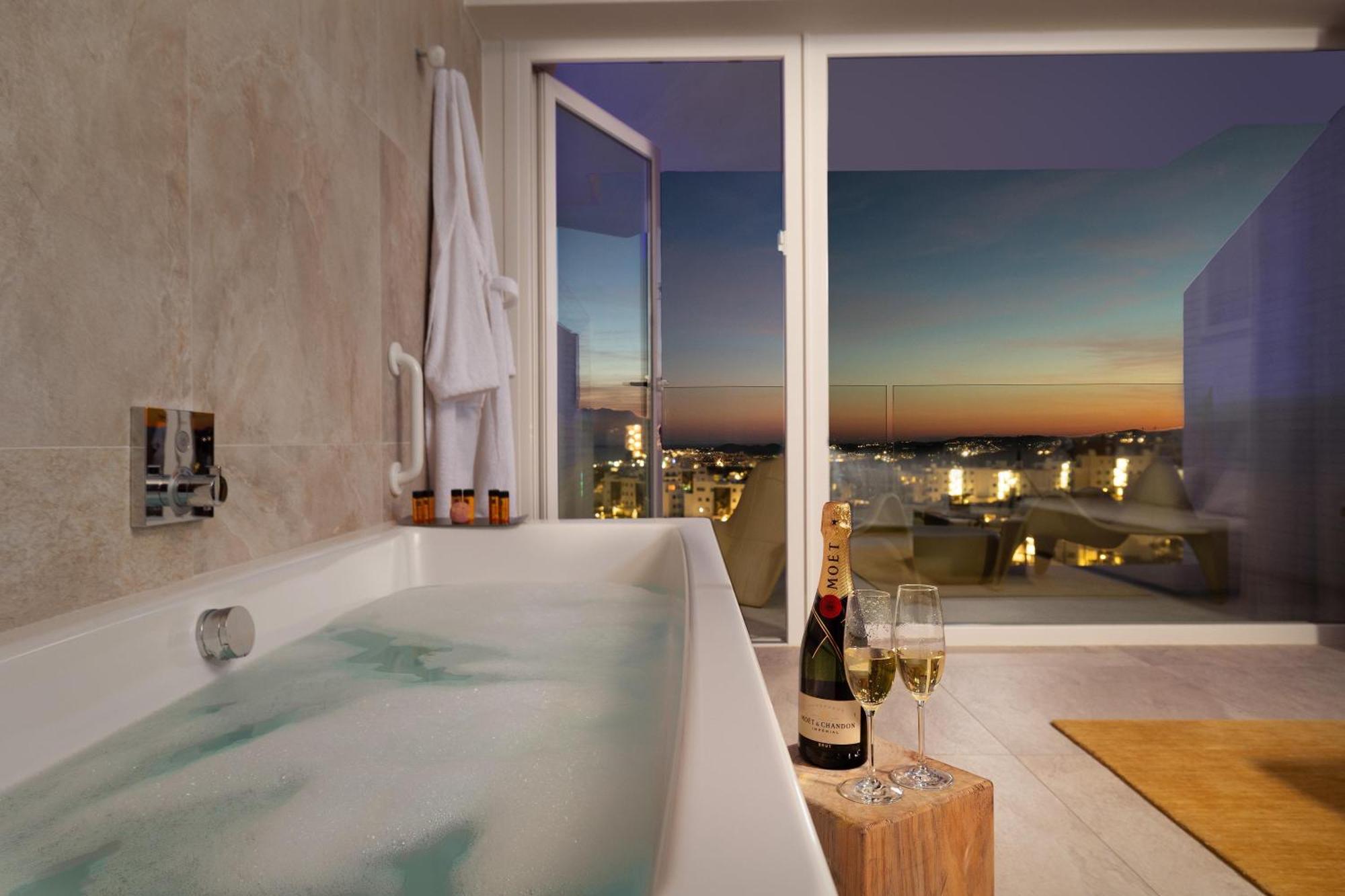 Twin Leiro Suite Sea View